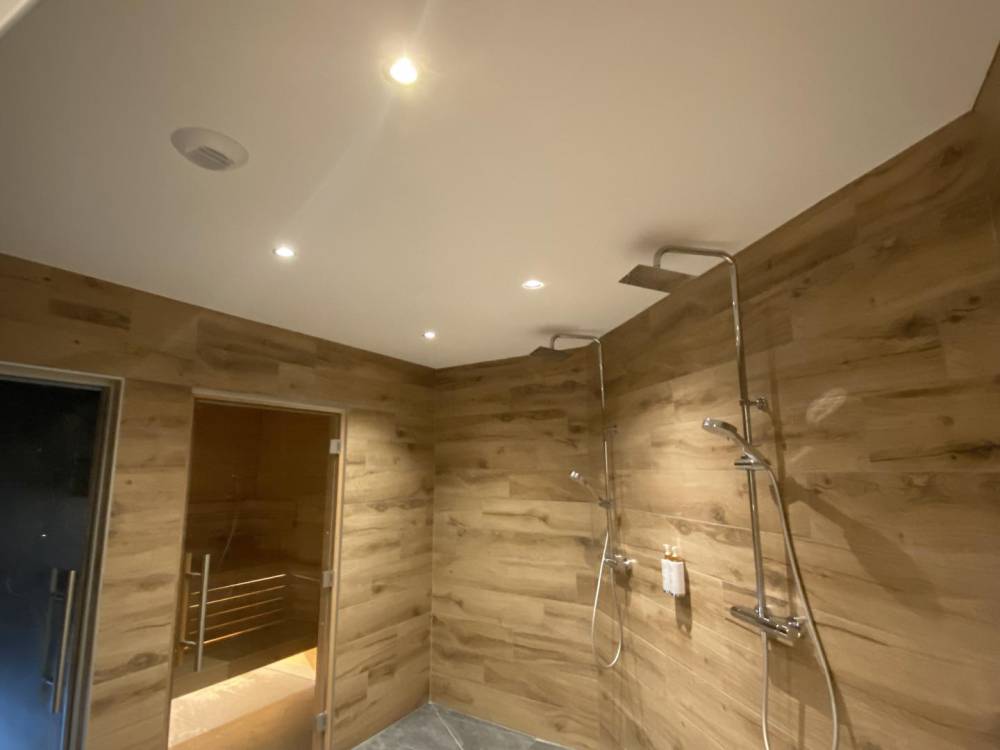 douche faut plafond